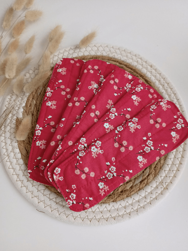 Serviette hygiénique lavable rouge fleuri (à l'unité ou en lot de 5)
