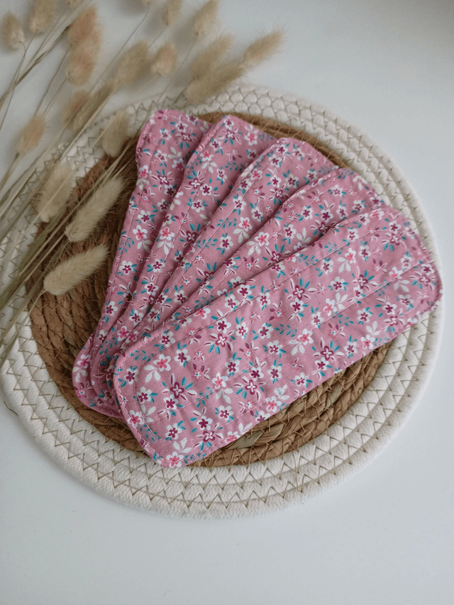 Serviette hygiénique lavable rose fleuri (à l'unité ou en lot de 5)