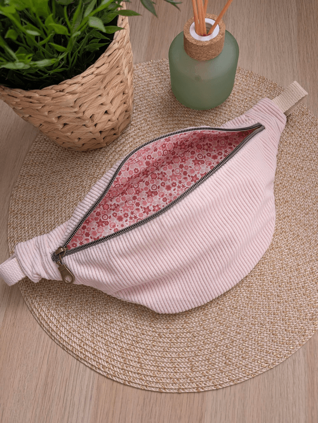 Sac banane enfant en velours cotelé rose pale