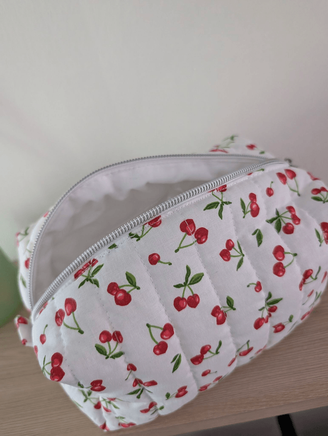 Trousse matelassée cerises