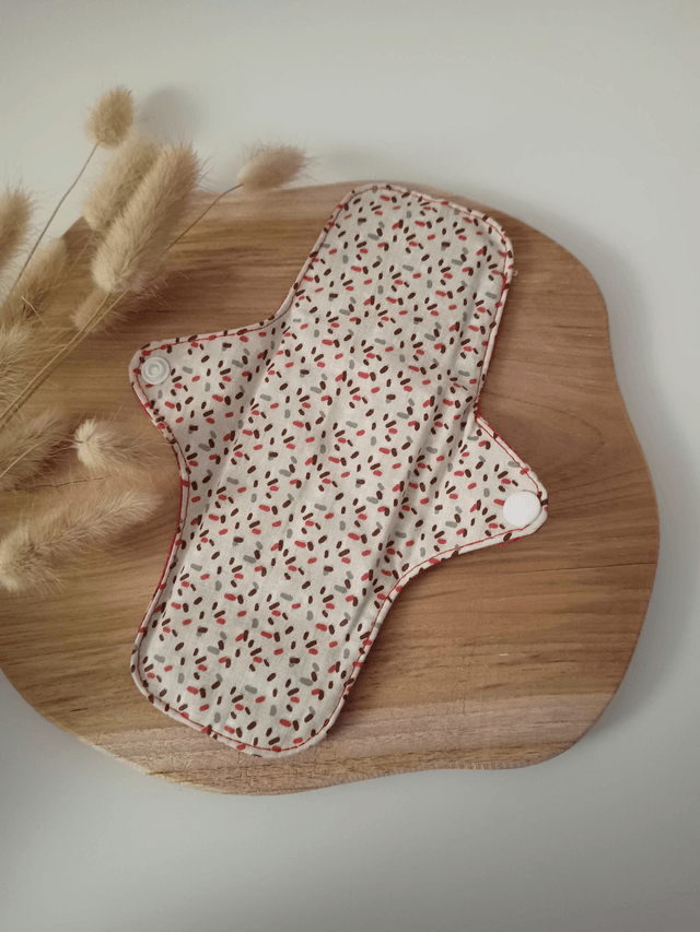 Serviette hygiénique lavable rouge fleuri (à l'unité ou en lot de 5)