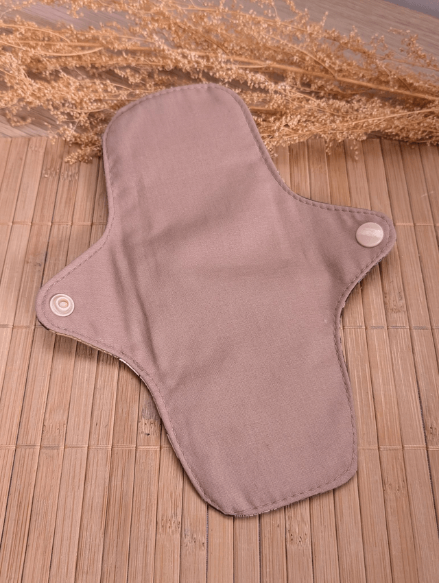 Serviette hygiénique lavable marron, grosses fleurs