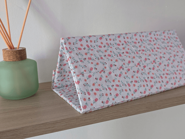 Porte-cartes de jeu modèle blanc fleuri